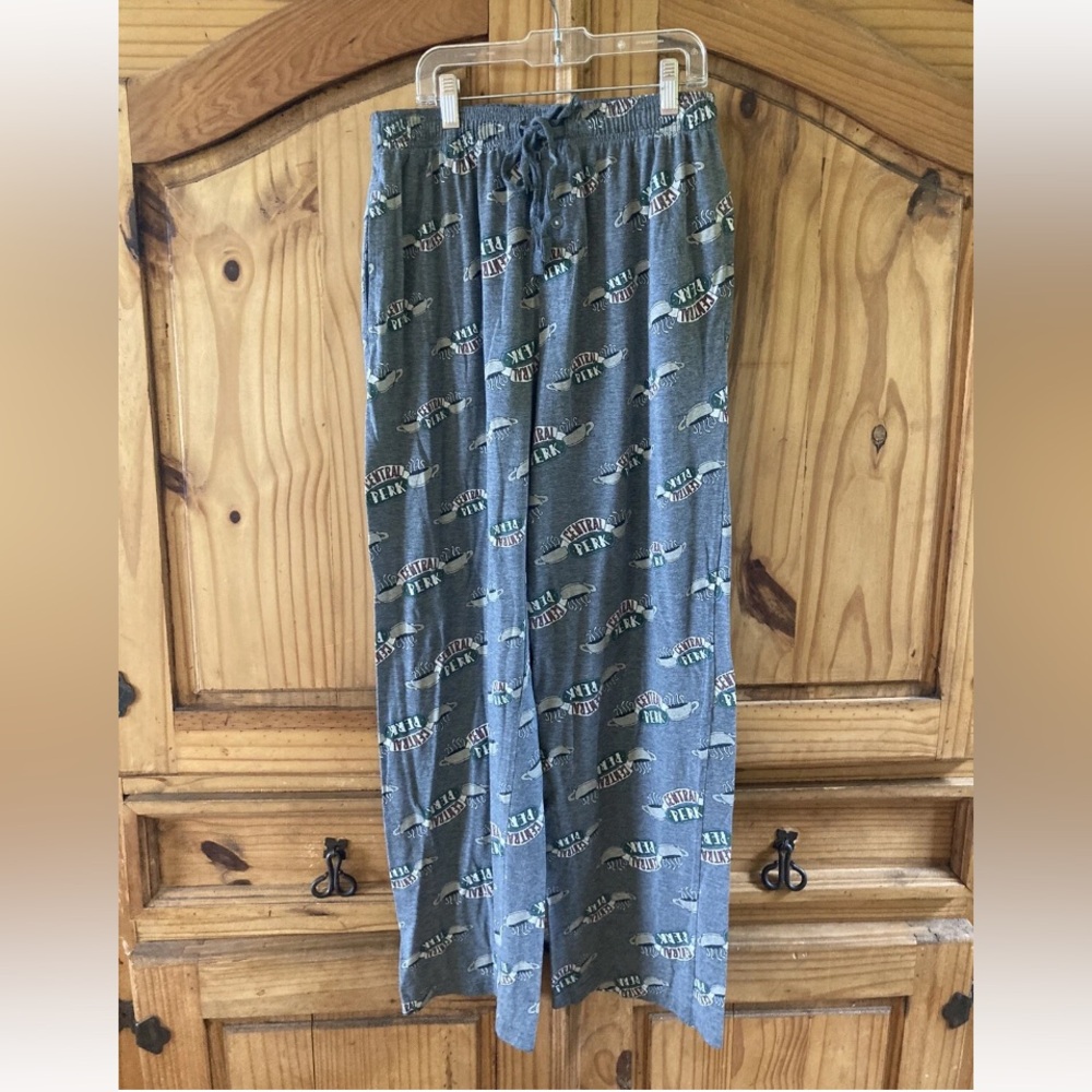Men’s Friends Central Perk gray pajama lounge pants - size M